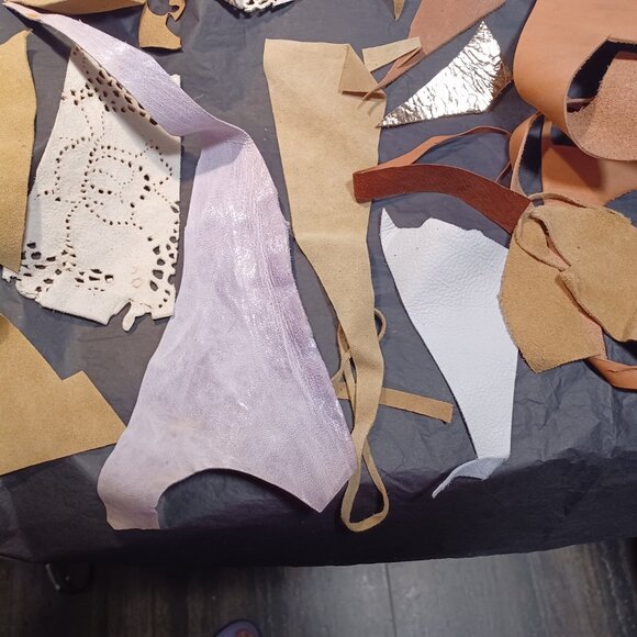 Box of Leather Scraps - Picture 7 of 10